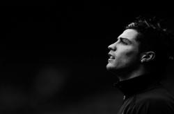 开云体育登录-NBA季后赛之夜，卡马文加关键战不手软—从足球场到篮球场的大心脏启示