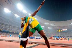 开云APP-赛道上的永恒瞬间，阿克如何定义F1年度争冠之夜