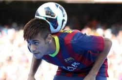 开云体育登录-梅赛德斯完胜法拉利，阿隆索带队取胜，策略与团队协作的胜利