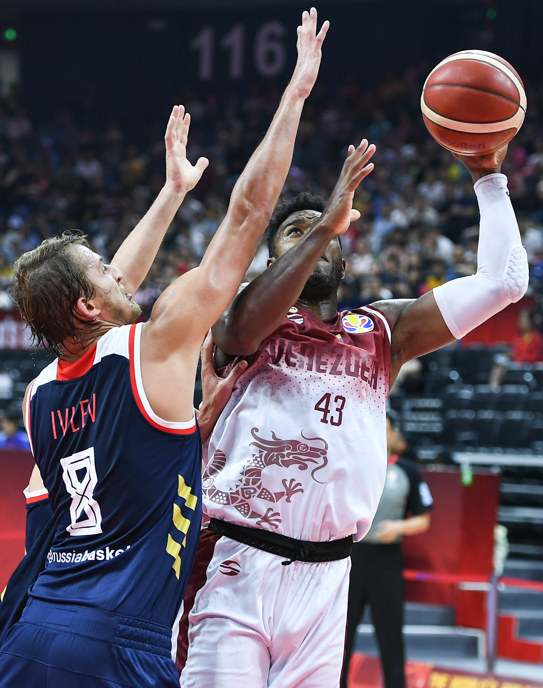 包含委内瑞拉队在对阵萨尔瓦多的比赛中实现逆转的词条