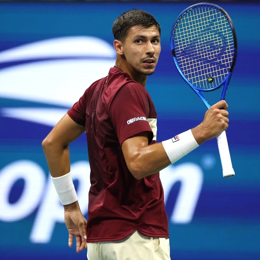 包含美国网球队险胜澳大利亚网球队，德约科维奇爆发神勇的词条