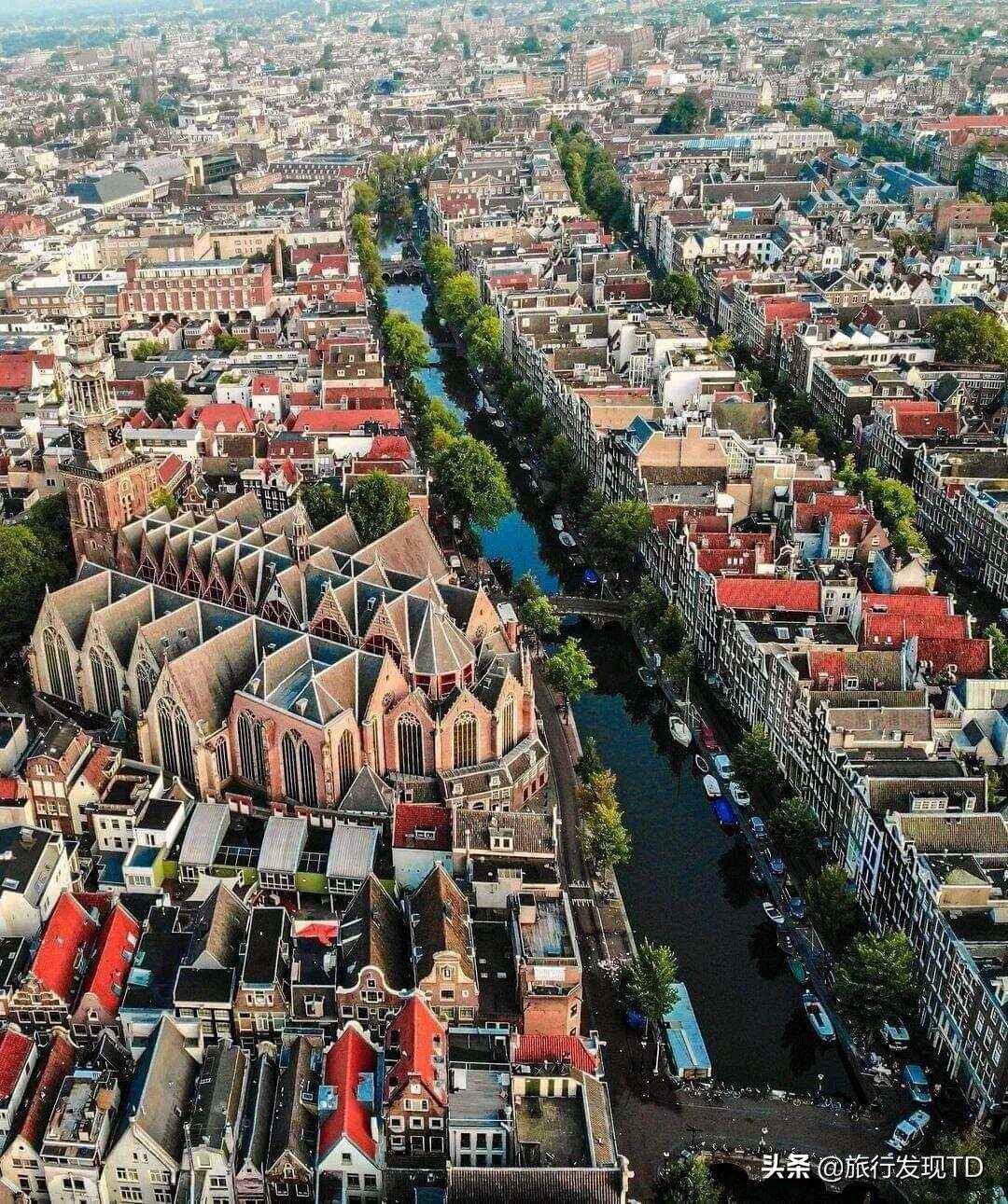 荷兰协会杯第二回合赛事，阿姆斯特丹扼杀巴塞