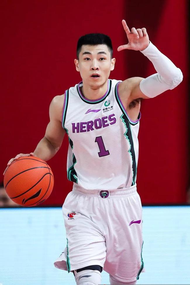 红牛二队险胜梅赛德斯，诺里斯高光表现的简单介绍