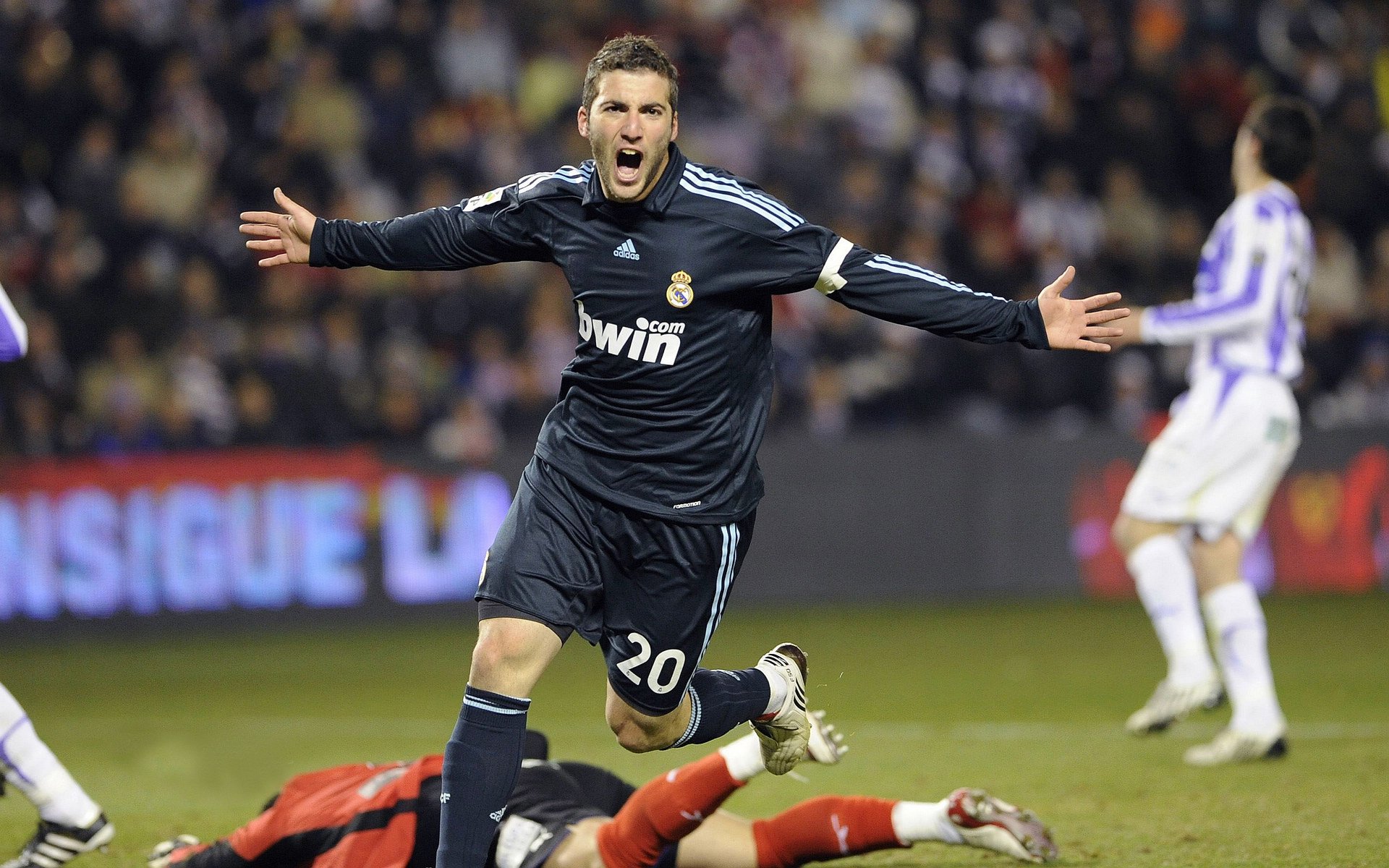 英超争冠之夜，萨内进攻端无人可挡